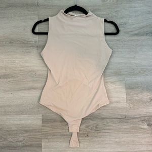 NWOT SKIMS ESSENTIAL CREW NECK SLEEVELESS BODYSUIT